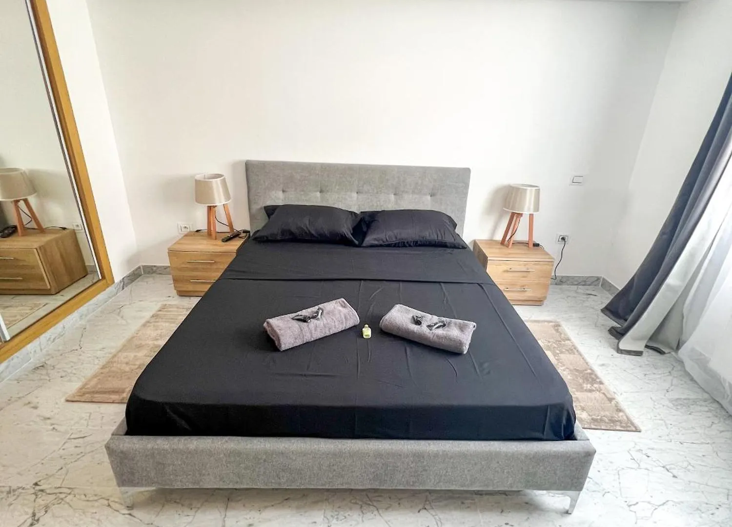 Apartment Modern 2 Bedroom Flat In Jardins Menzah Tunis
