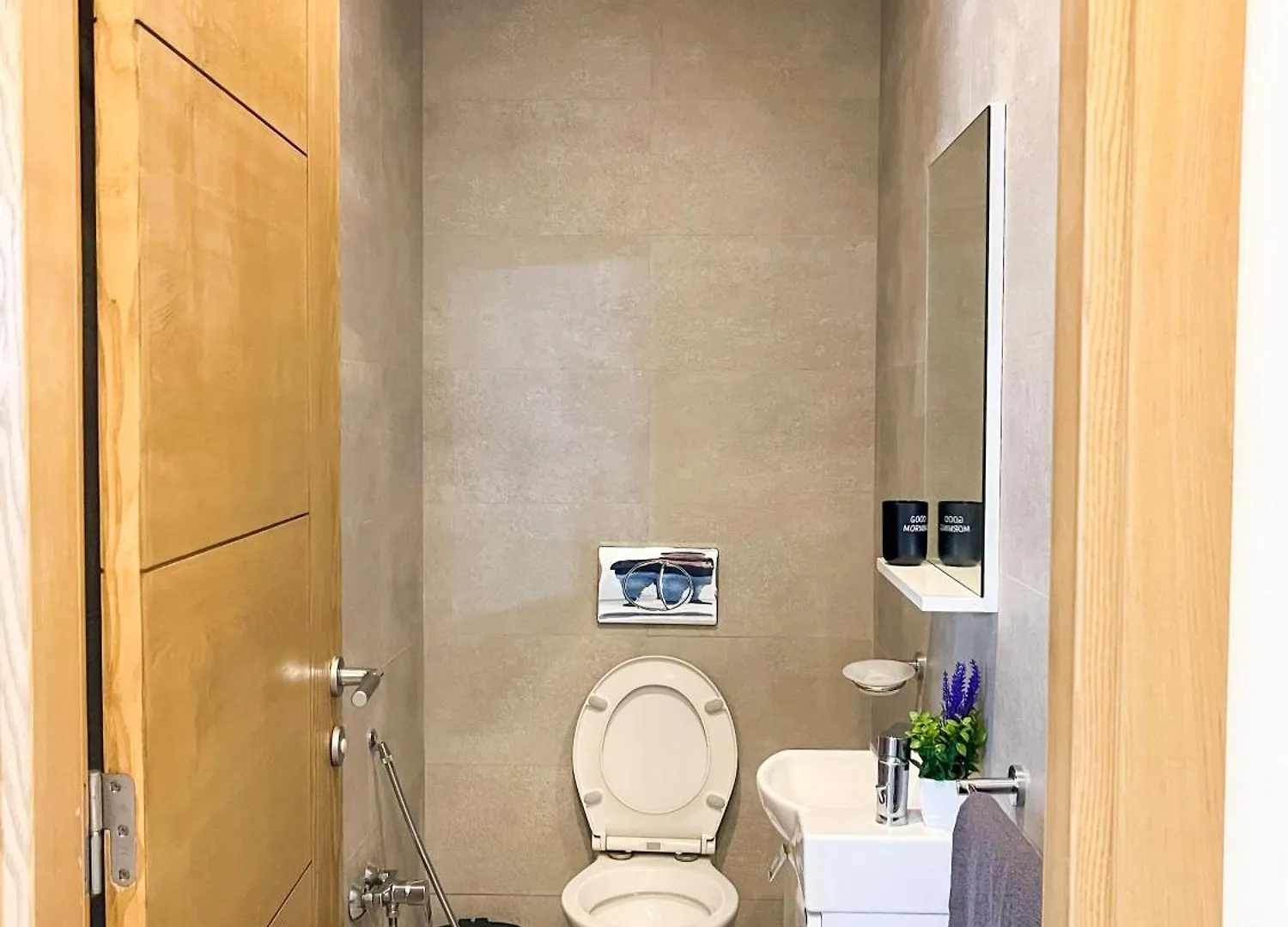 Modern 2 Bedroom Flat In Jardins Menzah Tunis Apartment